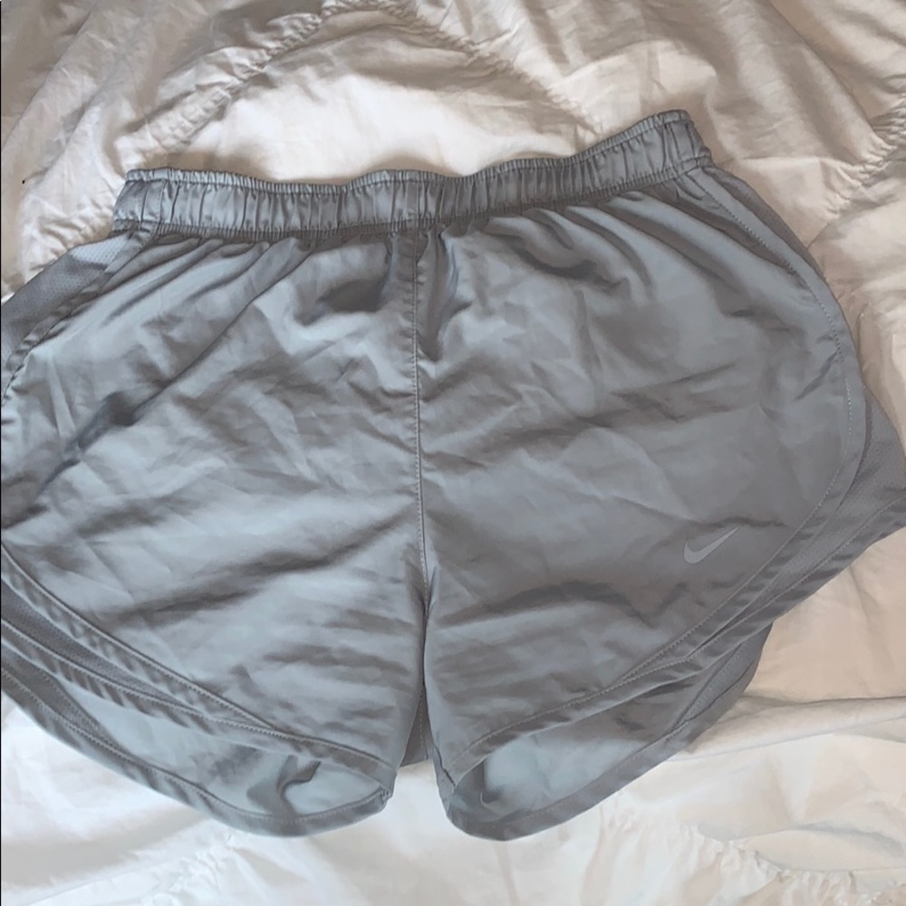 light gray nike shorts